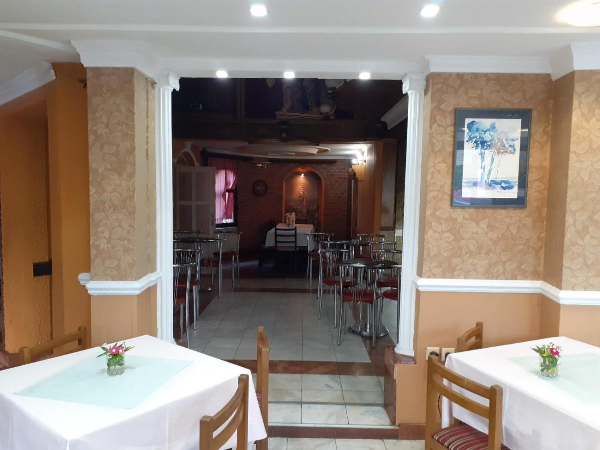 Motel Zoka Dvorovi Екстериор снимка