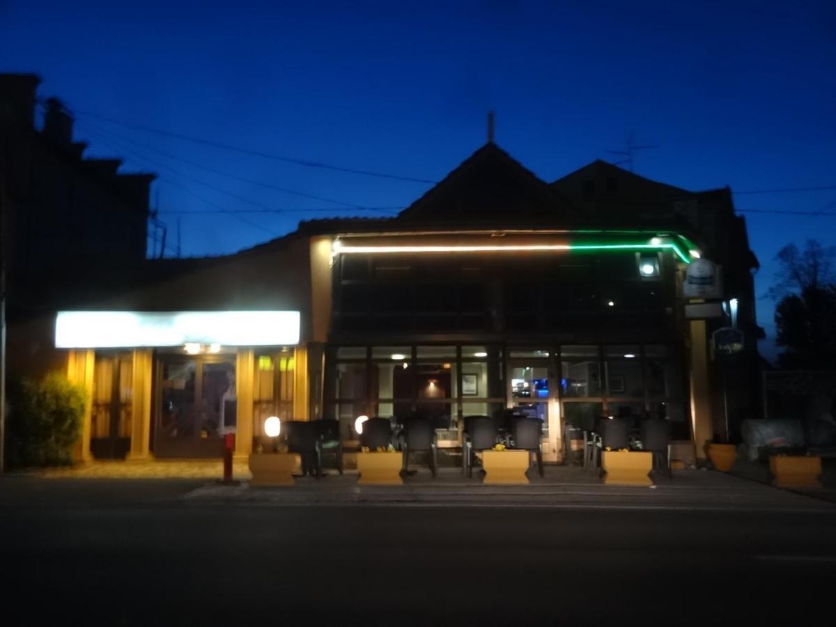 Motel Zoka Dvorovi Екстериор снимка