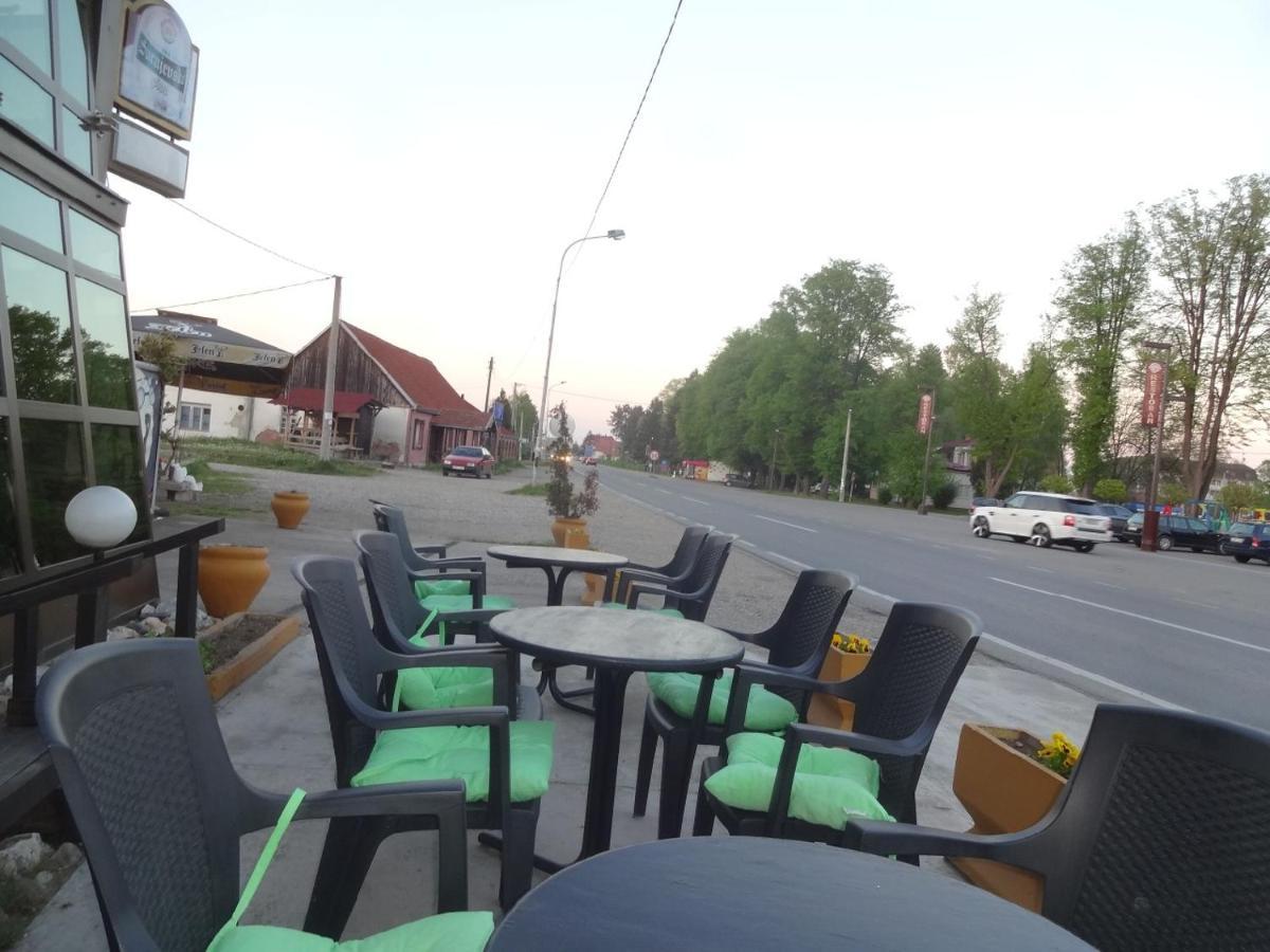 Motel Zoka Dvorovi Екстериор снимка